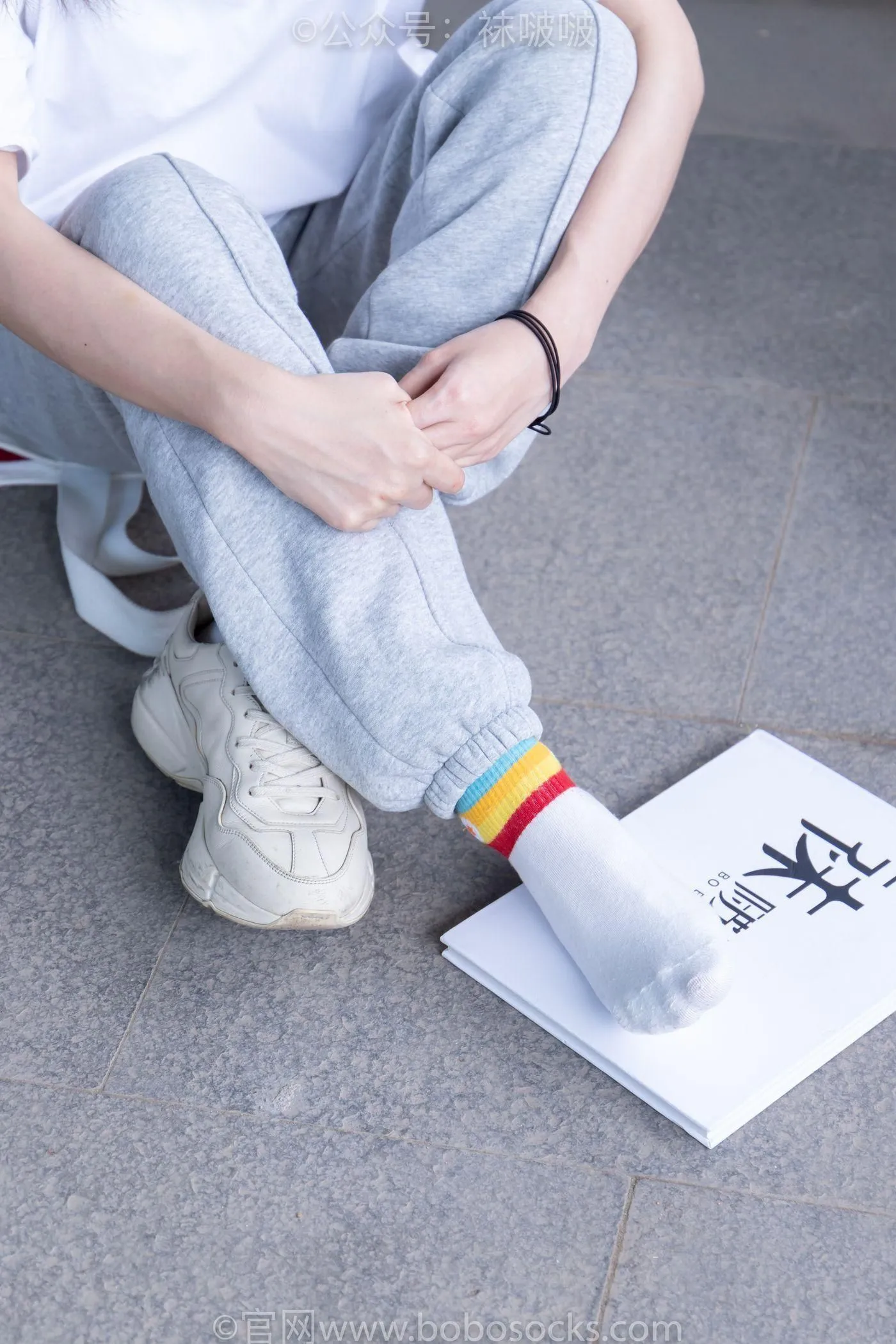 [BoBoSocks袜啵啵]NO.012 泡芙-运动鞋、白棉袜、裸足 [132P]插图3